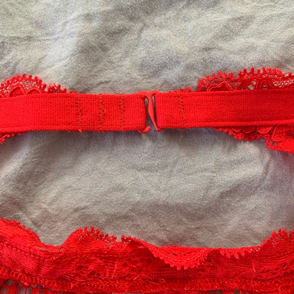 NWT Victorias Secret Red Lace Garter Belt - Picture 3 of 4